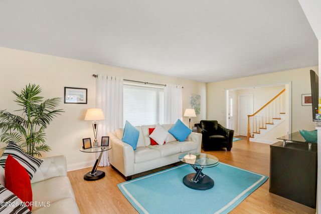 25 Garden Way, Howell, NJ 07731