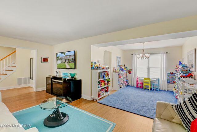 25 Garden Way, Howell, NJ 07731