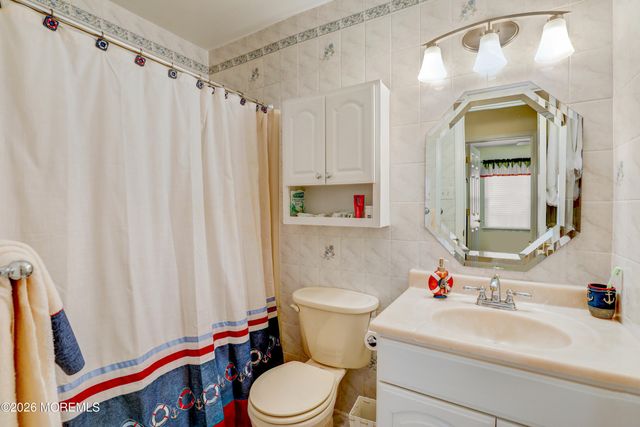 25 Garden Way, Howell, NJ 07731