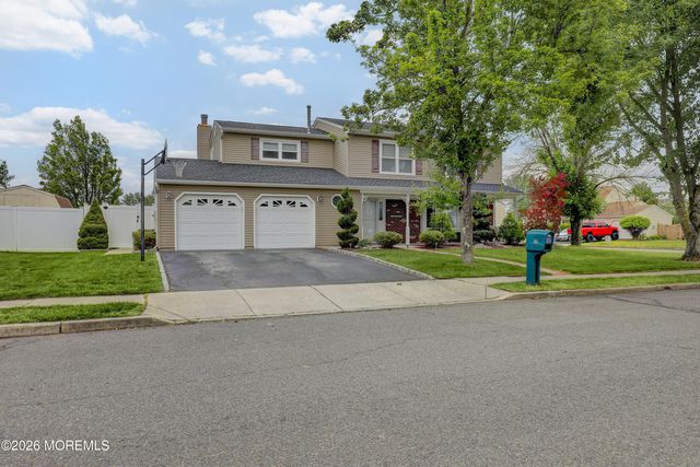 25 Garden Way, Howell, NJ 07731