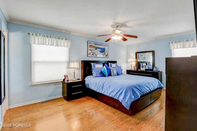 25 Garden Way, Howell, NJ 07731