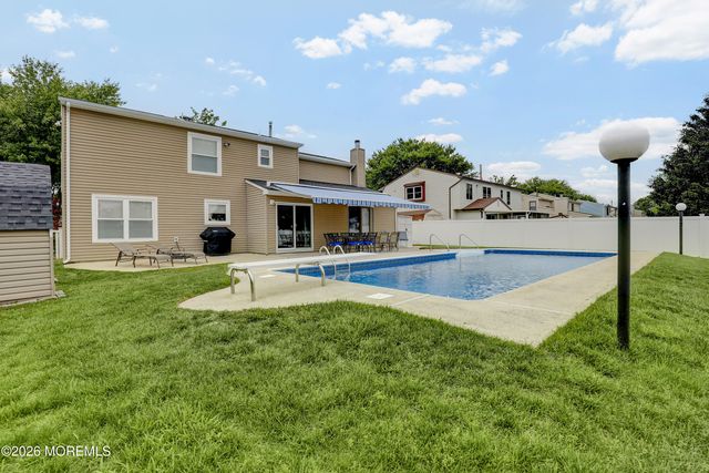 25 Garden Way, Howell, NJ 07731