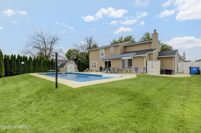 25 Garden Way, Howell, NJ 07731