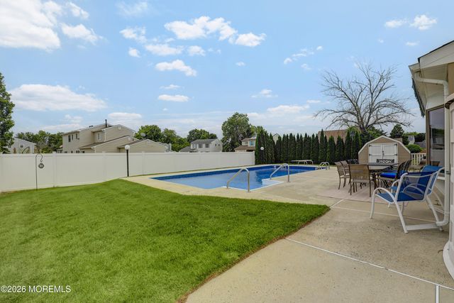 25 Garden Way, Howell, NJ 07731