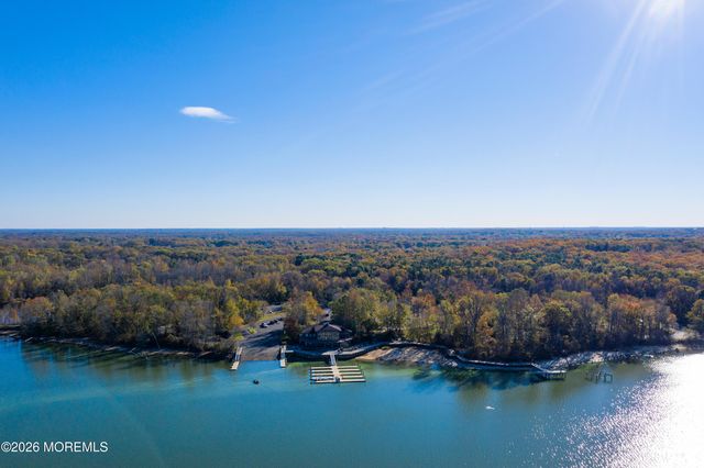 25 Garden Way, Howell, NJ 07731