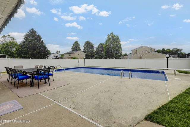 25 Garden Way, Howell, NJ 07731