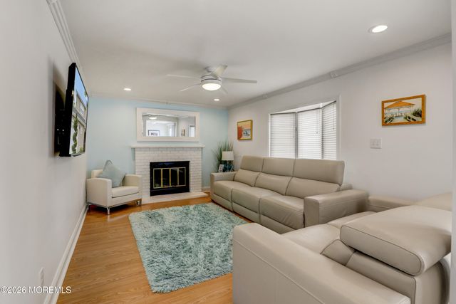25 Garden Way, Howell, NJ 07731