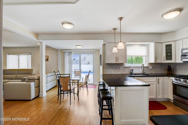 25 Garden Way, Howell, NJ 07731