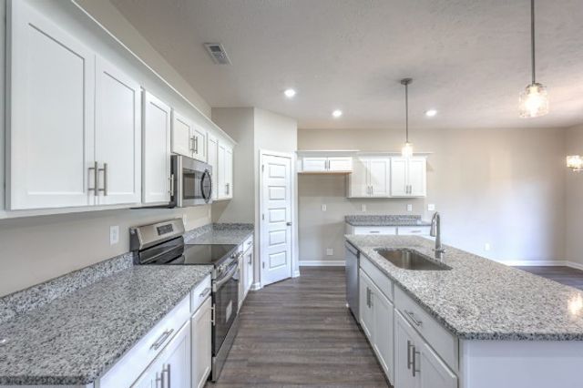 21 Bartow St, Decherd, TN 37324