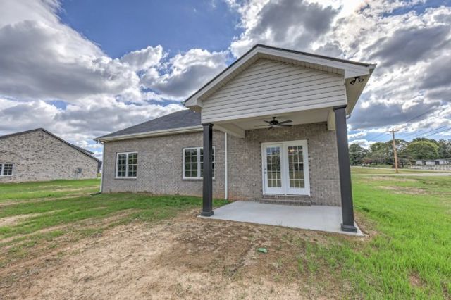 21 Bartow St, Decherd, TN 37324