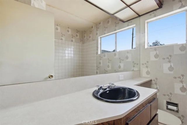 9610 Natick, North Hills, CA 91343