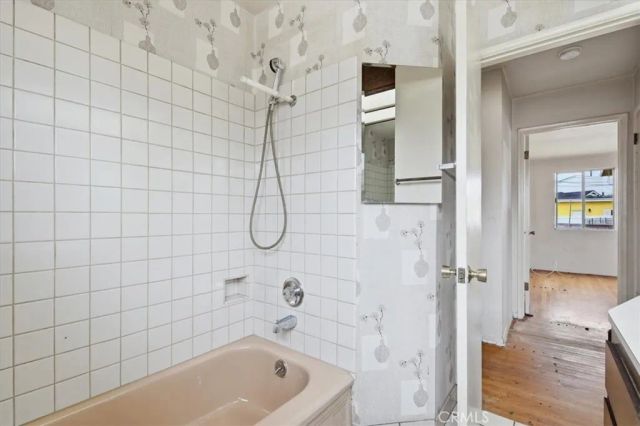 9610 Natick, North Hills, CA 91343