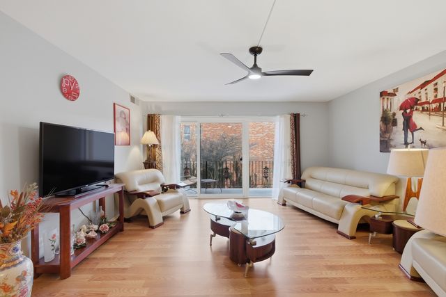 2046 Saint Johns Avenue 3E, Highland Park, IL 60035