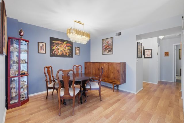 2046 Saint Johns Avenue 3E, Highland Park, IL 60035