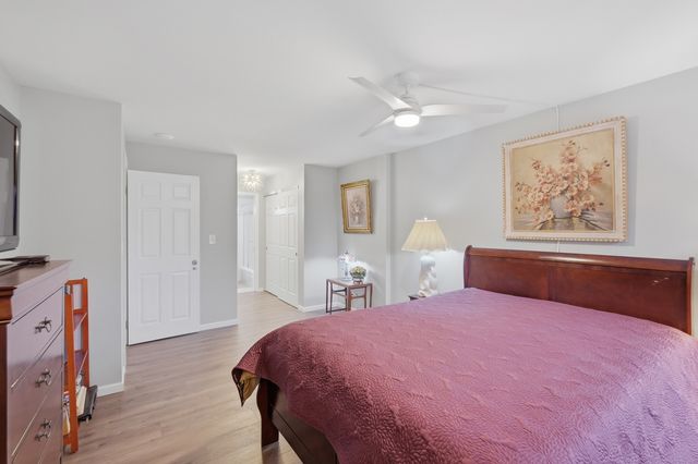 2046 Saint Johns Avenue 3E, Highland Park, IL 60035