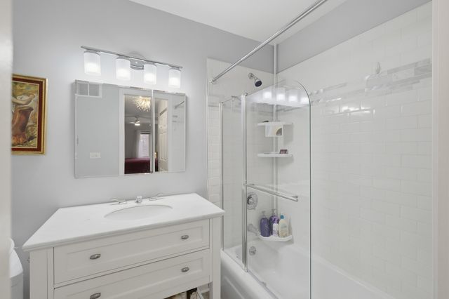 2046 Saint Johns Avenue 3E, Highland Park, IL 60035