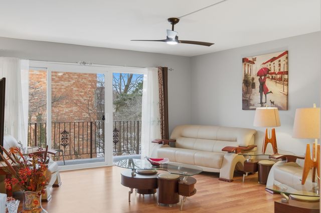 2046 Saint Johns Avenue 3E, Highland Park, IL 60035