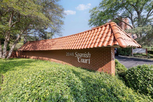 2046 Saint Johns Avenue 3E, Highland Park, IL 60035
