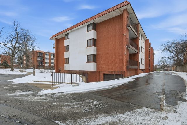 2046 Saint Johns Avenue 3E, Highland Park, IL 60035