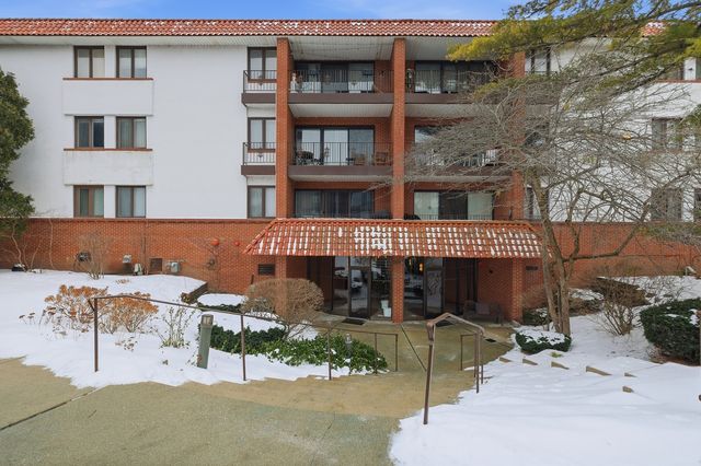 2046 Saint Johns Avenue 3E, Highland Park, IL 60035