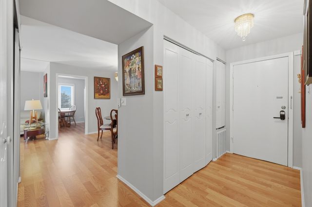 2046 Saint Johns Avenue 3E, Highland Park, IL 60035