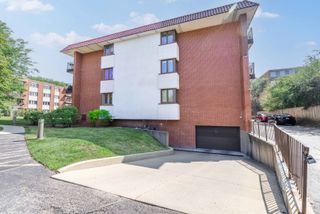 2046 Saint Johns Avenue 3E, Highland Park, IL 60035