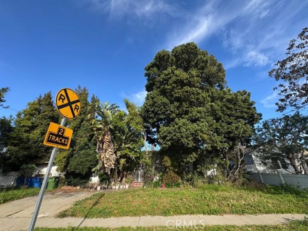 2568 Military, Los Angeles, CA 90064