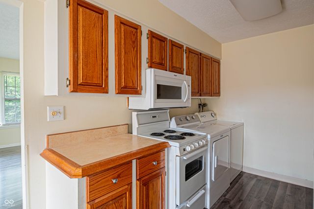 8345 Paso Del Norte Court, Indianapolis, IN 46227