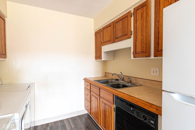 8345 Paso Del Norte Court, Indianapolis, IN 46227