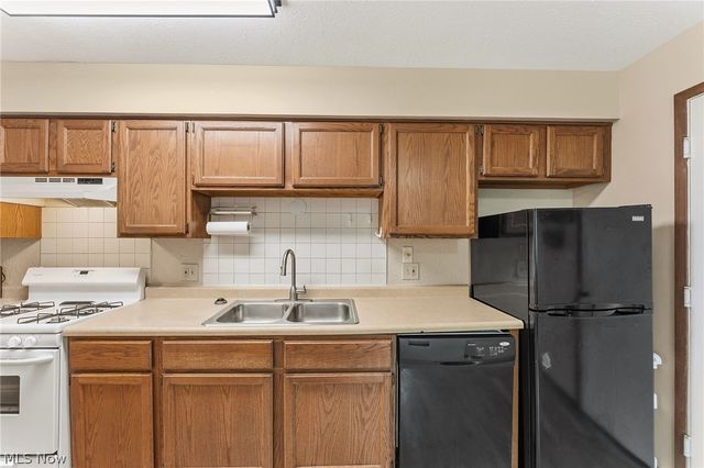 931 Trimble Drive, Akron, OH 44307