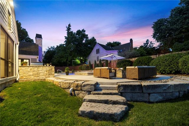 5710 Reinhardt Drive, Fairway, KS 66205