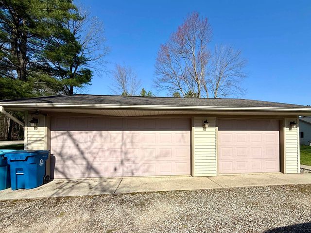 2926 West River Drive, Gladwin, MI 48624