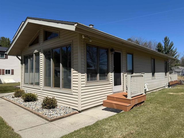 2926 West River Drive, Gladwin, MI 48624