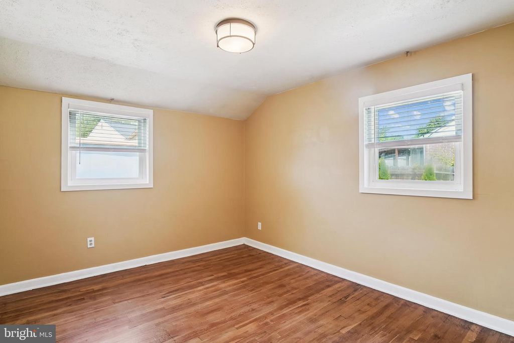 12702 HATHAWAY DR, Silver Spring, MD 20906