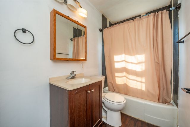 719 N 2nd Avenue E, Newton, IA 50208