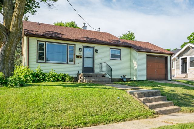 719 N 2nd Avenue E, Newton, IA 50208