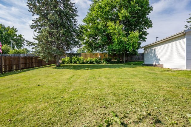 719 N 2nd Avenue E, Newton, IA 50208