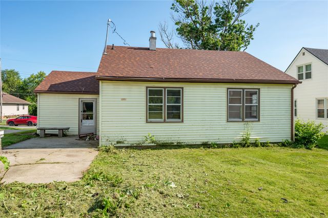 719 N 2nd Avenue E, Newton, IA 50208