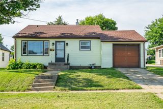 719 N 2nd Avenue E, Newton, IA 50208