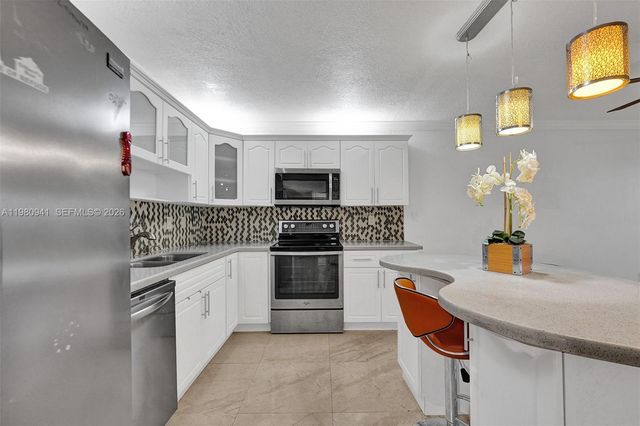 21300 San Simeon Way P6, Miami, FL 33179