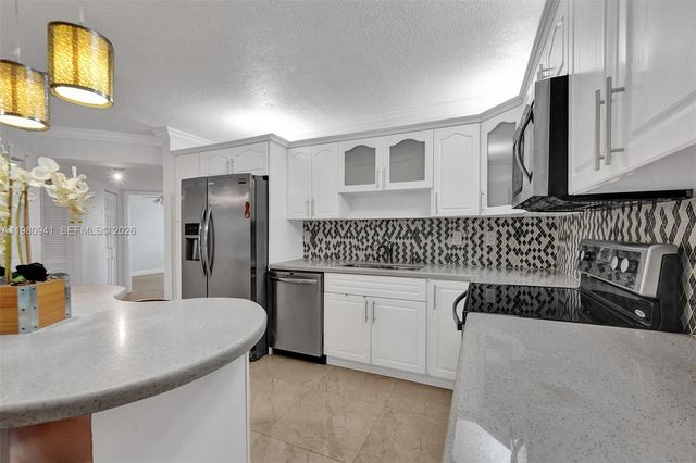 21300 San Simeon Way P6, Miami, FL 33179