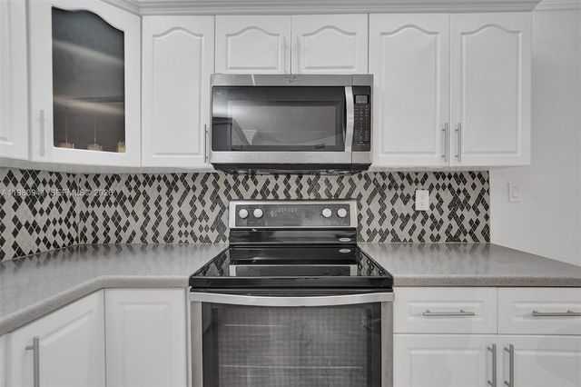 21300 San Simeon Way P6, Miami, FL 33179