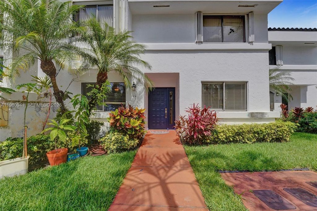 21300 San Simeon Way P6, Miami, FL 33179