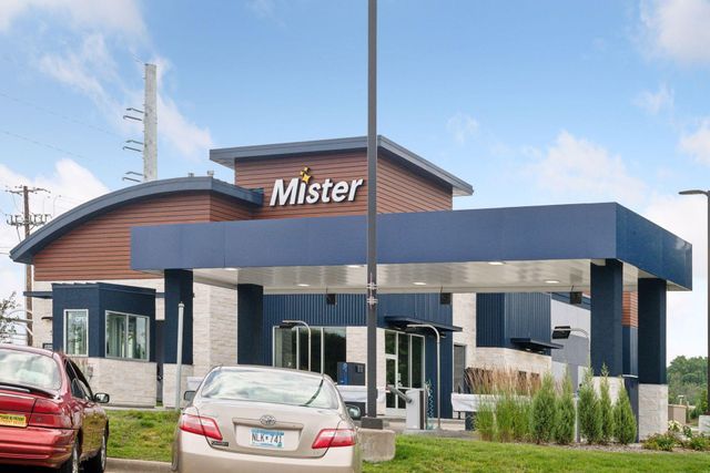 6040 Oakview Court, Shorewood, MN 55331