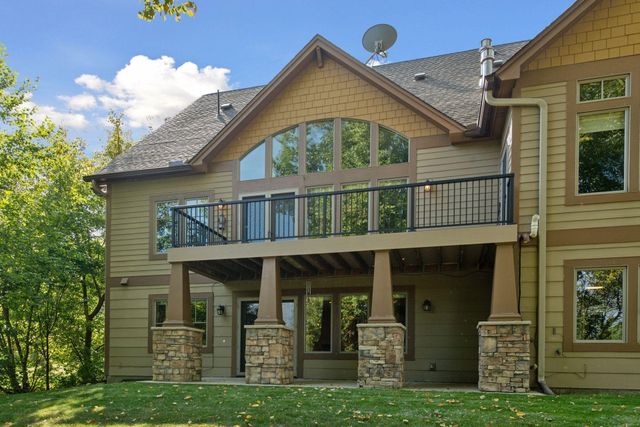 6040 Oakview Court, Shorewood, MN 55331