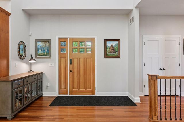 6040 Oakview Court, Shorewood, MN 55331