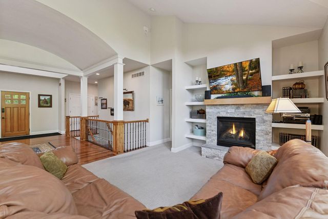 6040 Oakview Court, Shorewood, MN 55331