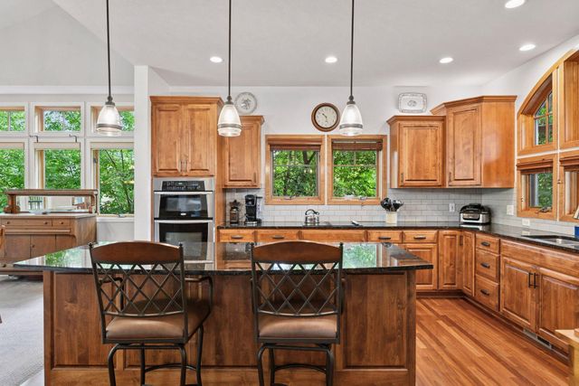 6040 Oakview Court, Shorewood, MN 55331