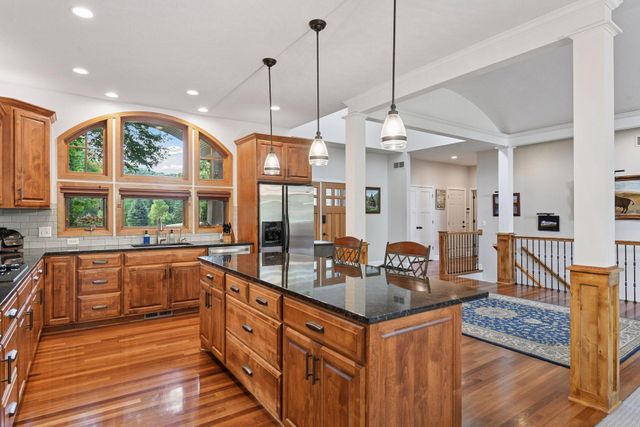 6040 Oakview Court, Shorewood, MN 55331