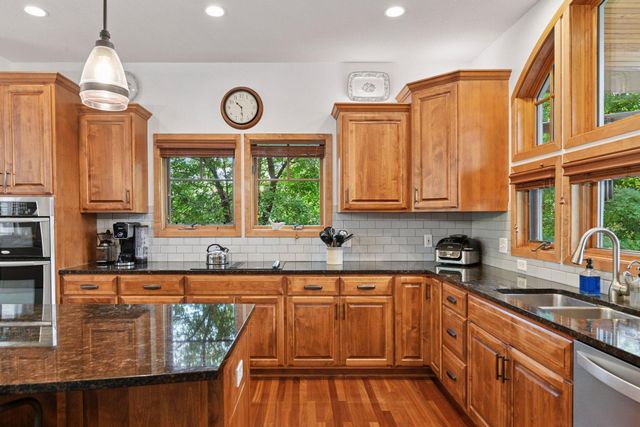 6040 Oakview Court, Shorewood, MN 55331